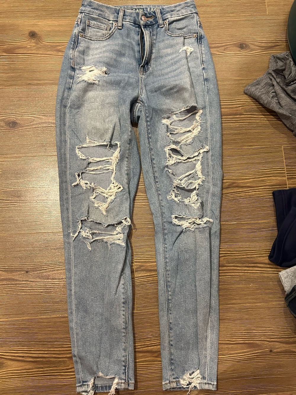 American Eagle Outfitters Light Blue Distressed Skinny Jeans